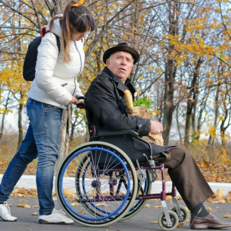 Уходу за пожилыми инвалидами на коляске 