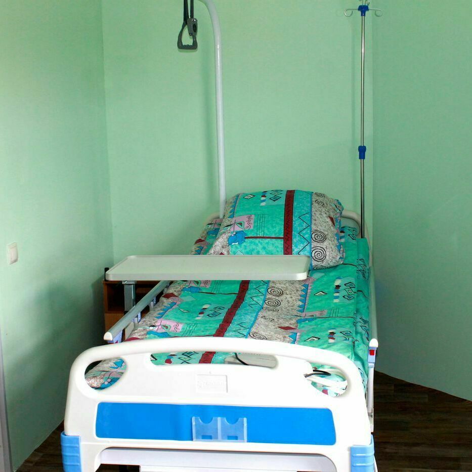 Кровати для лежачих больных в пансионате 